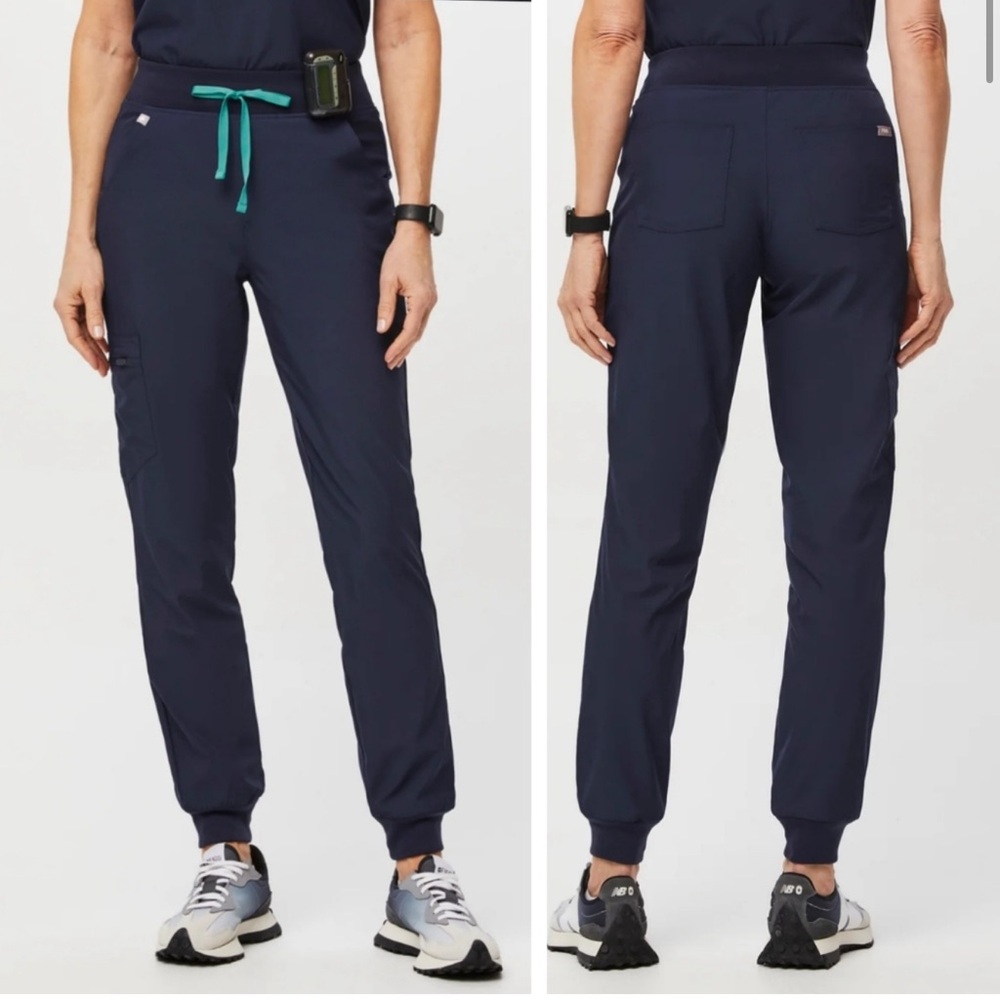 Figs Navy FREEX™ Lined Zamora™ - Petite Jogger Scrub Pants - S - Petite / Navy